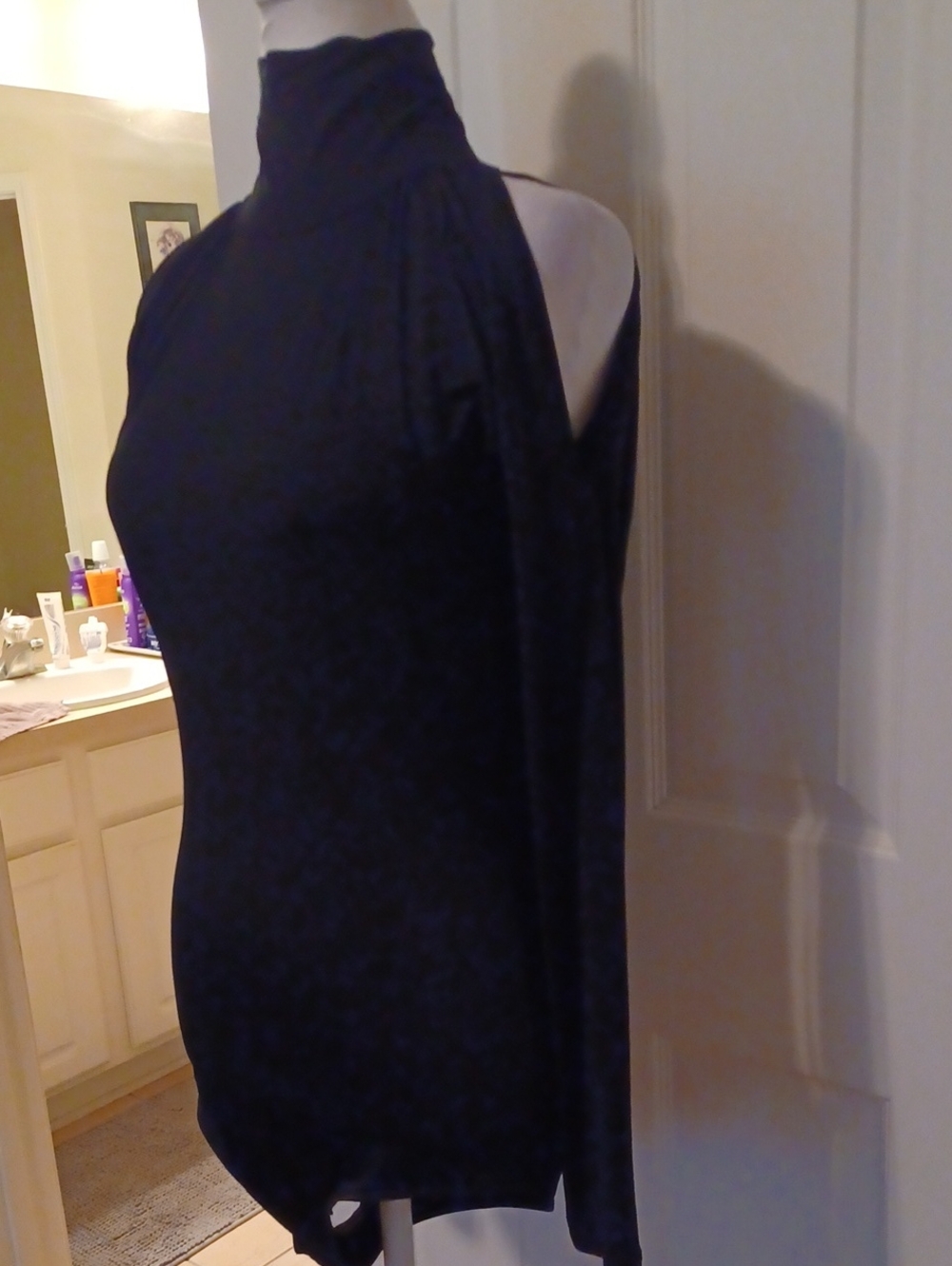 << Women's Long-Sleeve Mock Neck Bodysuit - Black With Pickaboo Sleeves Size M - Picture 9 of 13